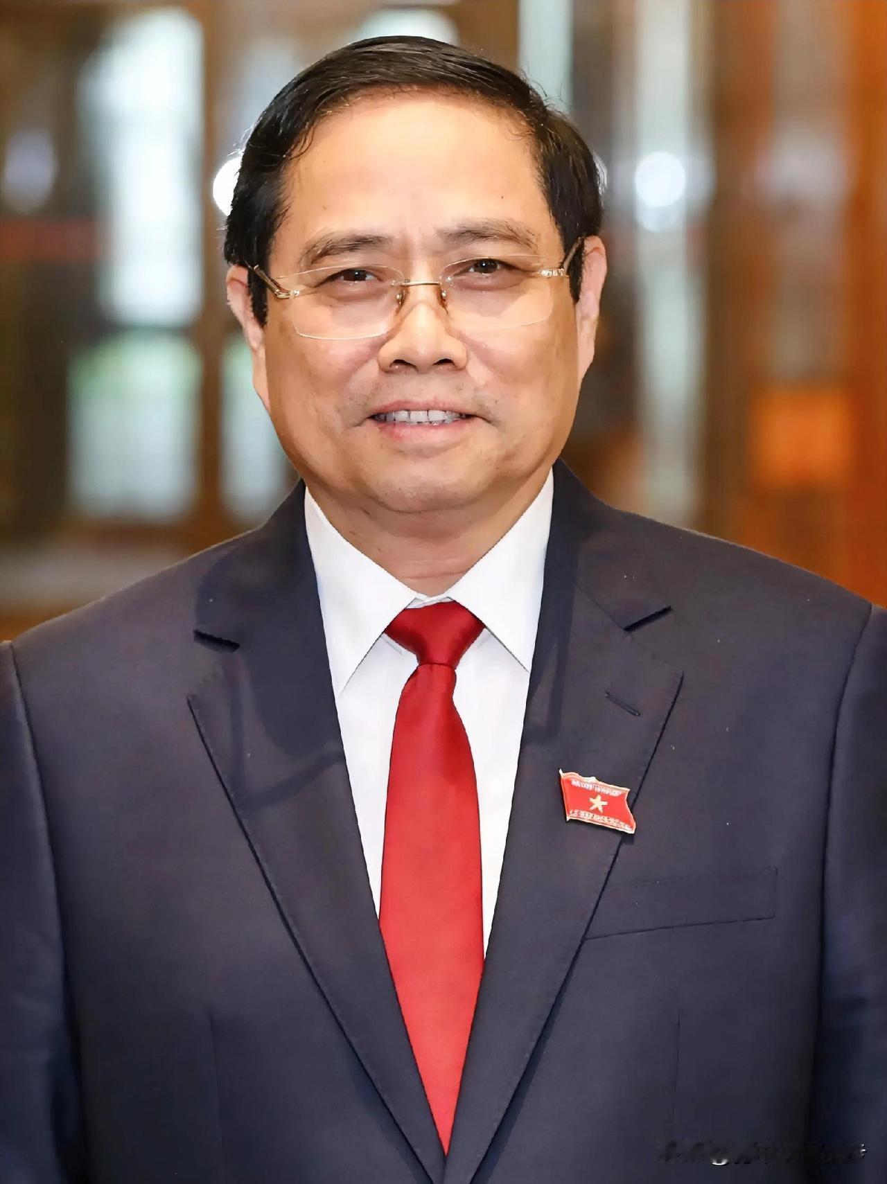 越南终于摊牌了，最近越南相关部门负责人，直接下了死命令：哪怕砸锅卖铁，那条把国家