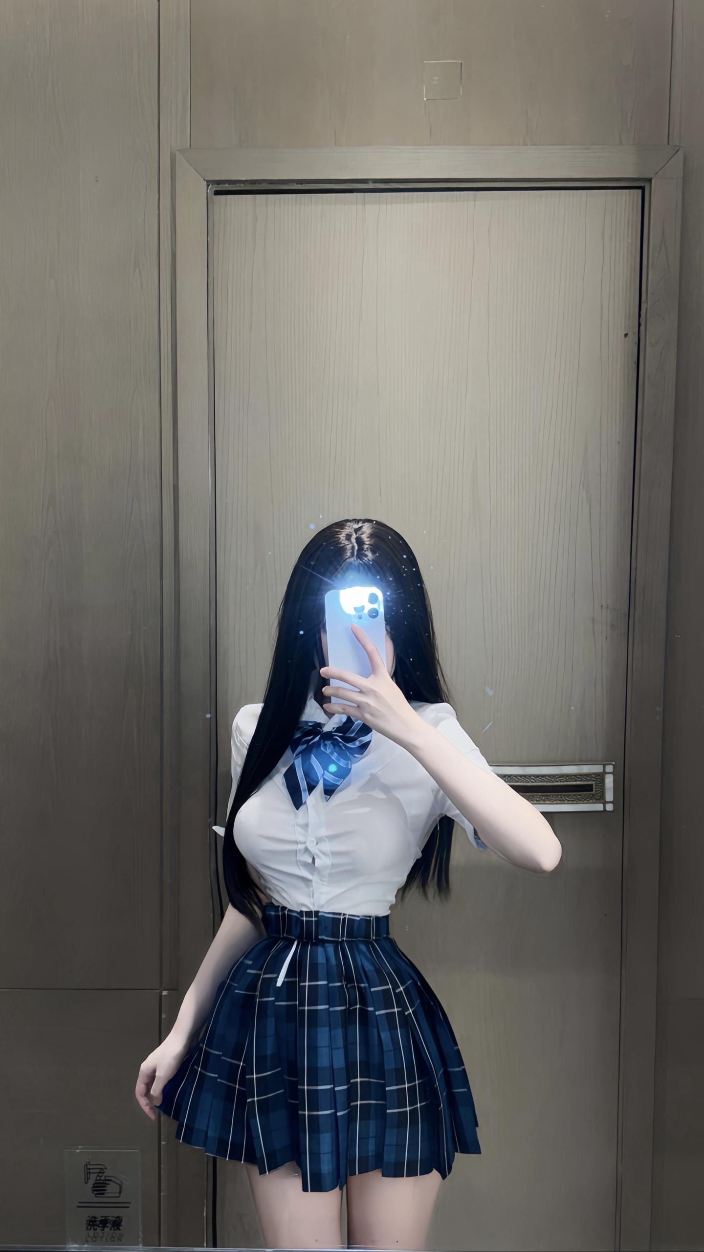 我管自己叫樱花妹 因为樱花掉落的速度是一秒五厘米 我跳楼的速度也是
