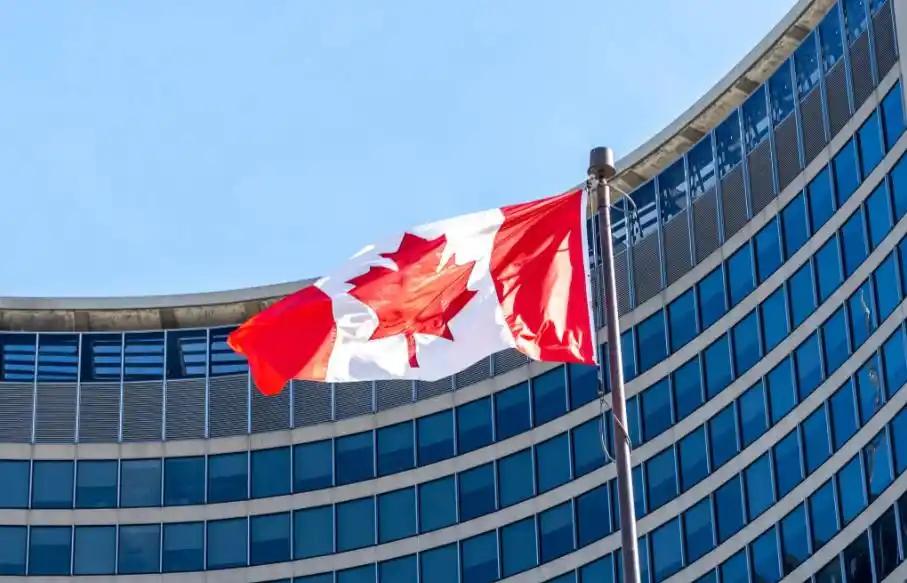 一直对美国唯命是从的加拿大，居然突然硬气起来了，直接翻脸不认人，公开宣布砸重金搞