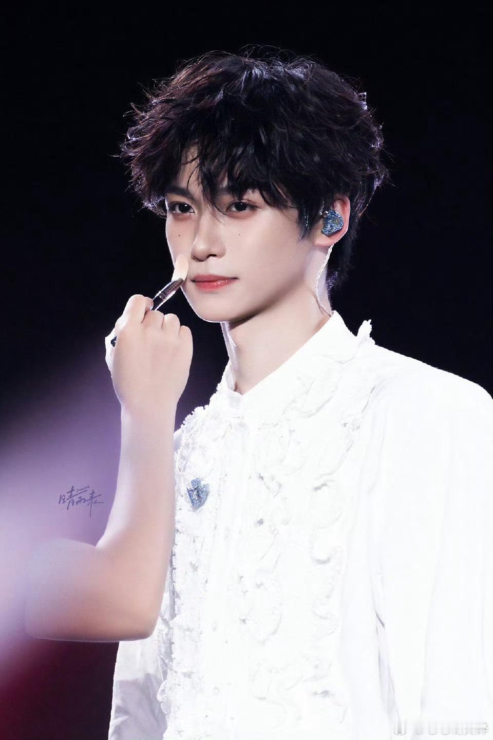 来看看帅哥梓渝马嘉祺 ​​​