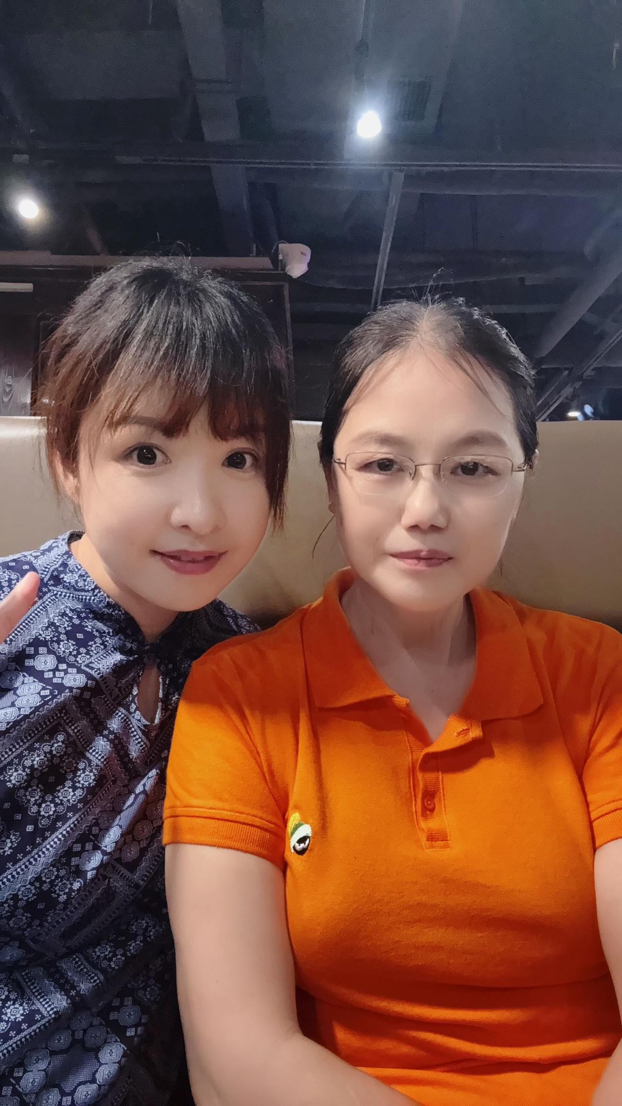 她说自己没文化，却比很多人活得明白

和粽子姐姐约饭吃湛江菜。

湛江金牌白斩鸡