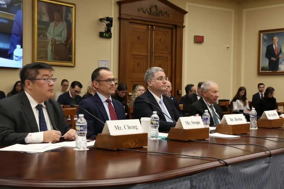 美国国会开了场挺有意思的听证会。本来是想讨论中国越来越强的太空能力，结果会开到最