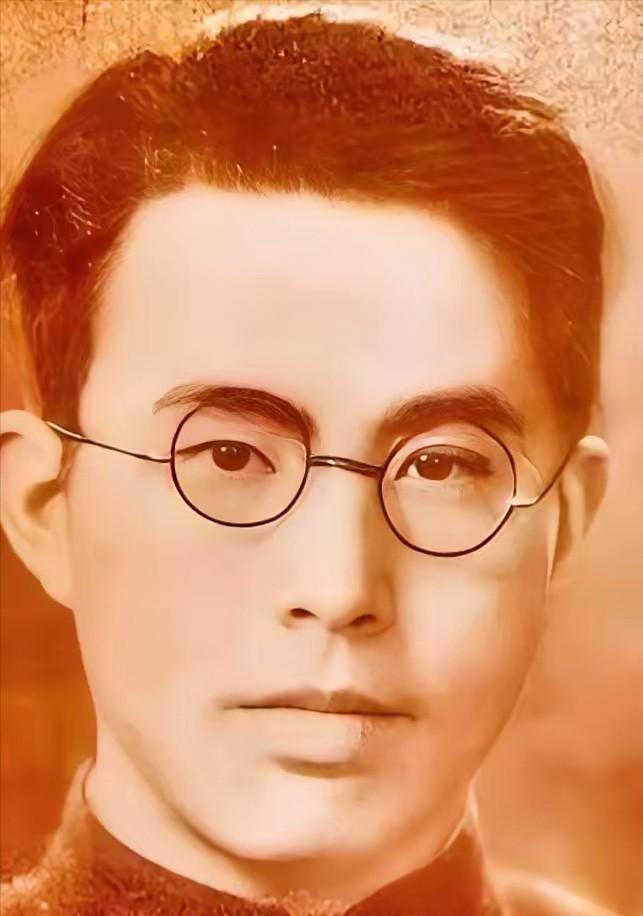 1942年，地下党郑文道求死不成，被日军安置在医院，一名护士每次给他换药，都会多