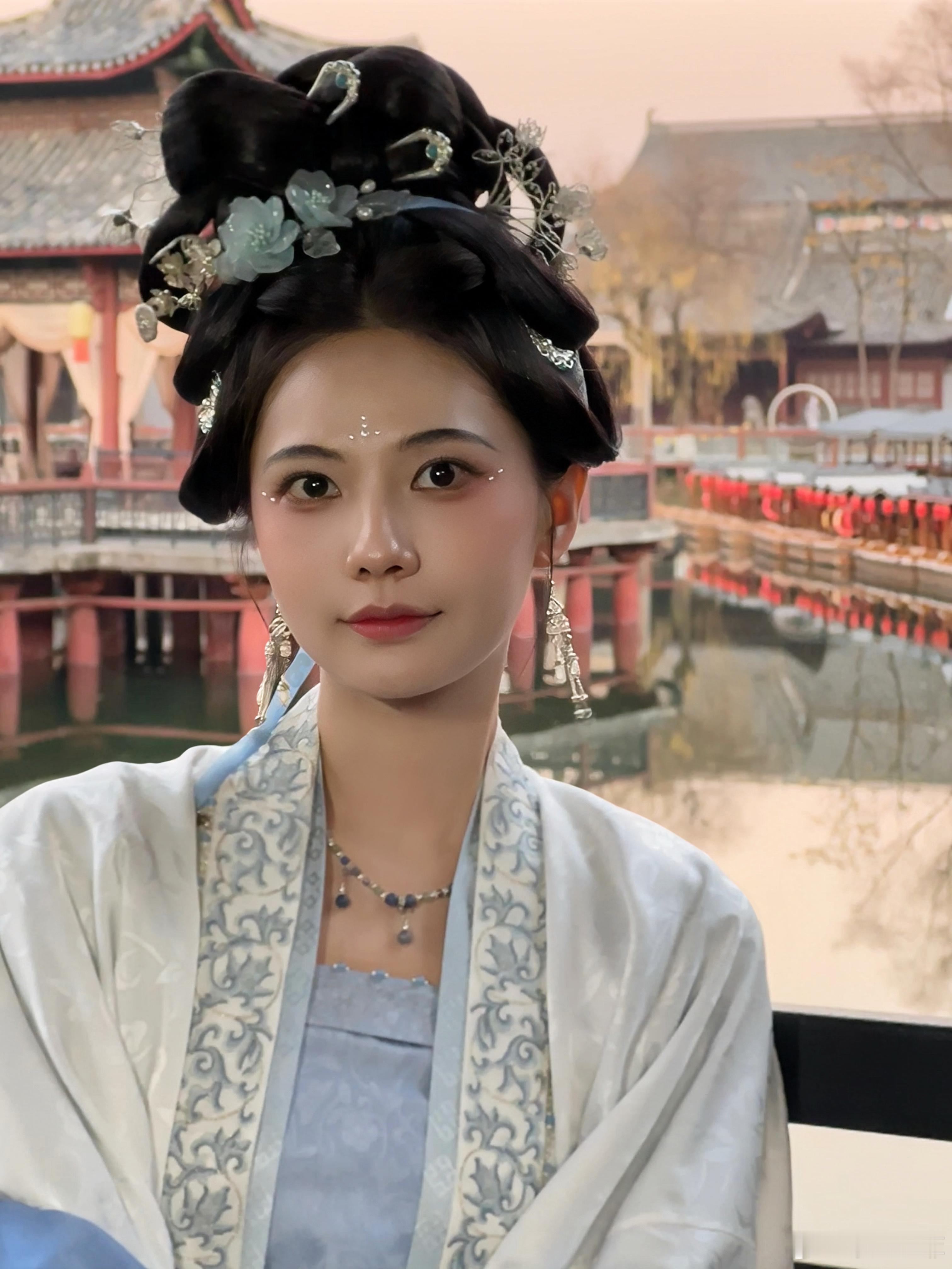 姜珮瑶首部古装剧演花魁  池了了这个角色在《清明上河图密码》里不简单。姜珮瑶赋予