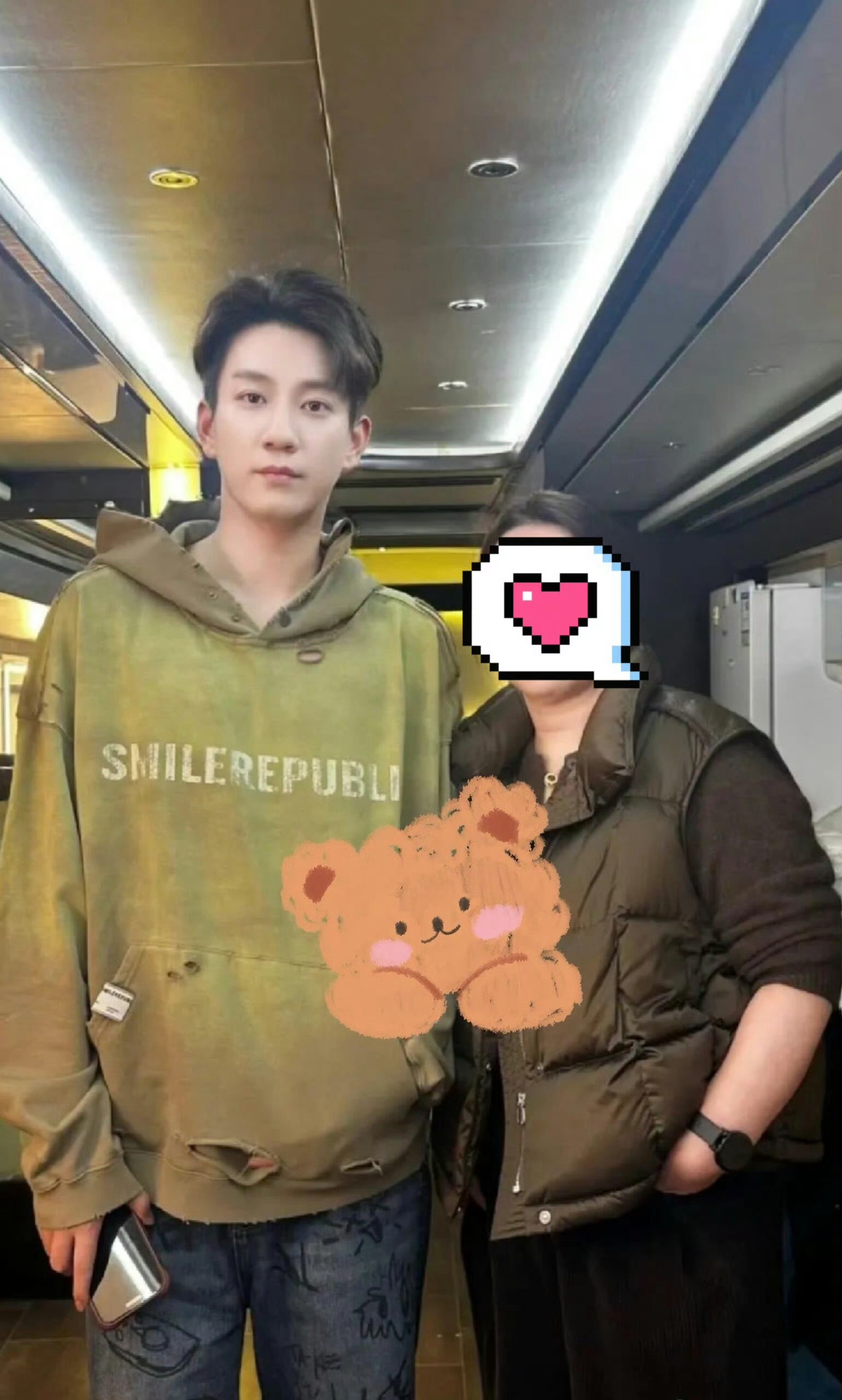 突然发现是同一个牌子的衣服 