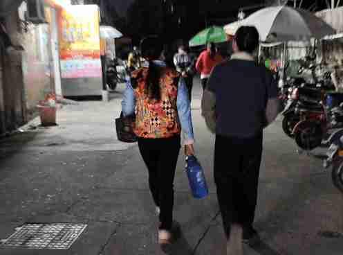 我的今日状态：😁轻松愉快
我这里的天气：☀️晴天
12月5日晚下班了，看见打工