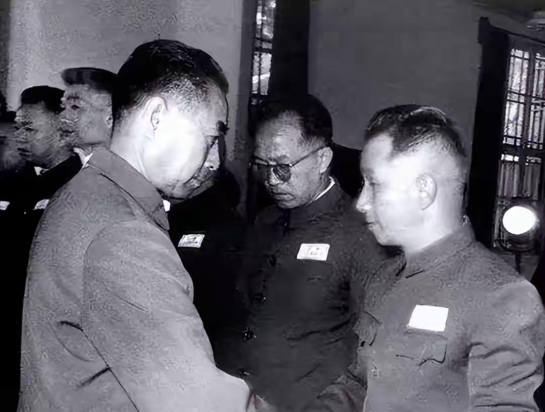他是建国初地位最高的开国大将：实权超粟裕，与八元帅并列主席团

话说新中国成立那