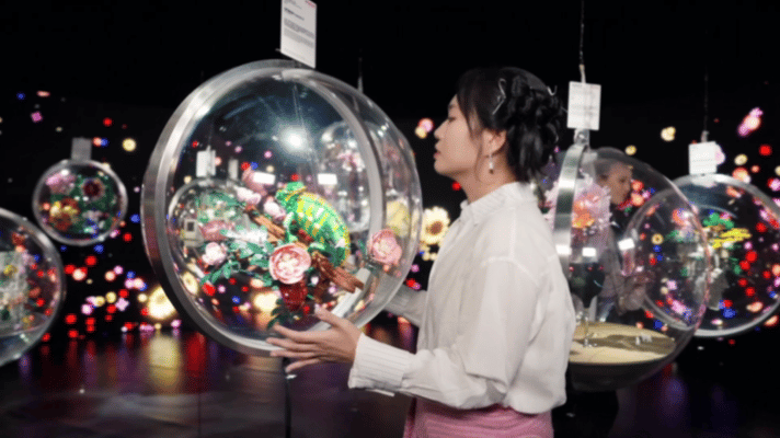 马思纯李雪琴庞博一起想开了 本来是逛展打卡，结果马思纯李雪琴庞博直接开启随堂小挑