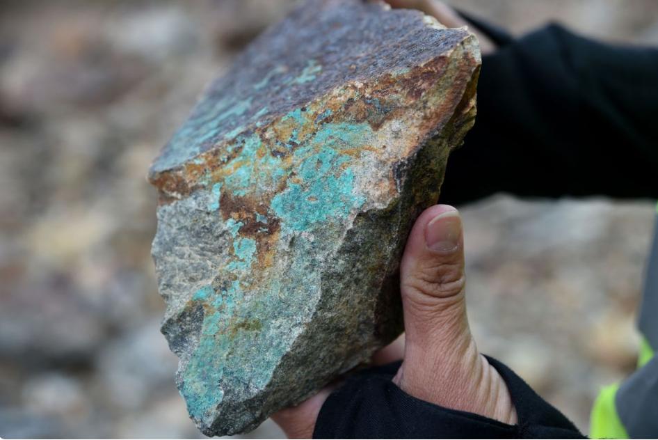 铜荒警报拉响！1.3万美元/吨创纪录，AI与能源转型倒逼“金属争夺战”
 
20