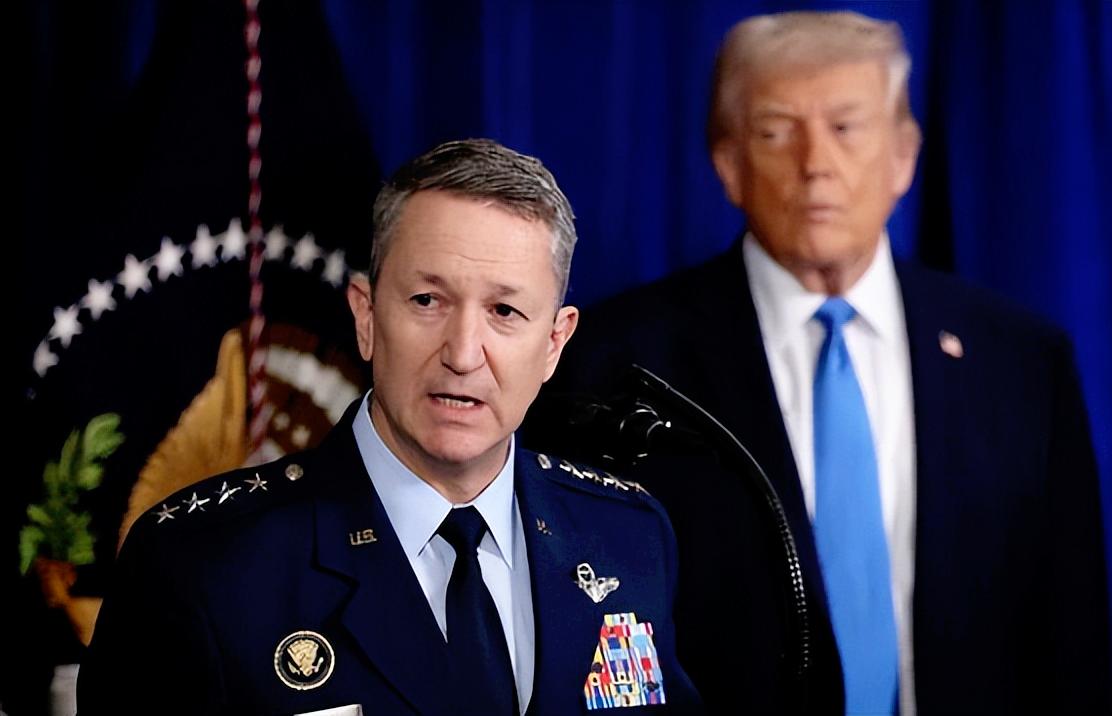 血泪教训！美国突然委内瑞拉总统马杜罗和他老婆给抓了，全世界直接炸锅，随着细节慢慢