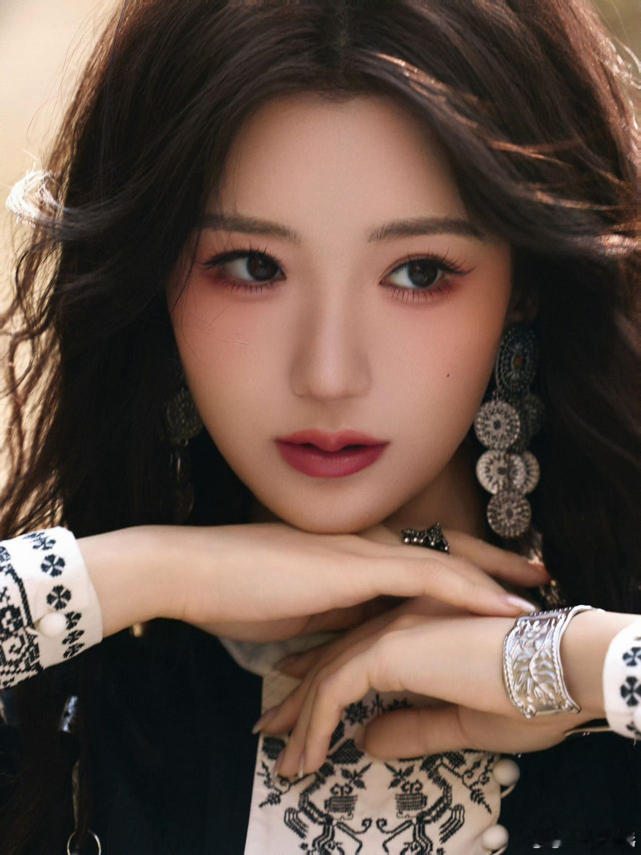 曝毛晓彤凌晨从医美诊所离开拒绝过度窥探明星私生活，护肤是非常私人的事情。毛晓彤不