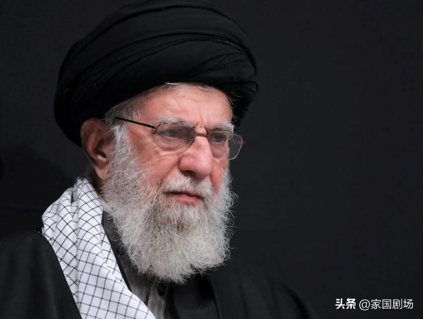 伊朗伊斯兰革命卫队就哈梅内伊殉职发表声明。
        伊朗国家电视台报道阿