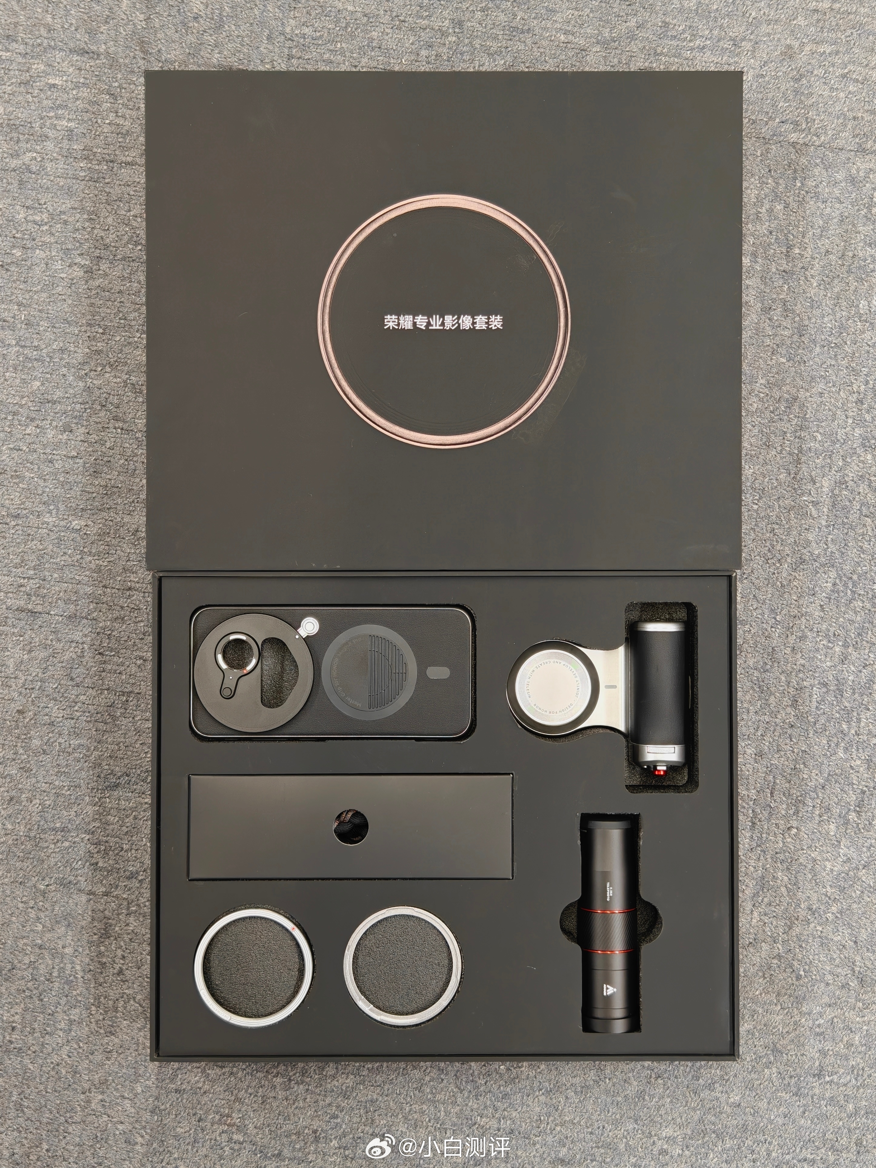 荣耀也有增距镜影像套装了2.35x增距镜 机身上印了AIMAGE搭配的磁吸手柄 