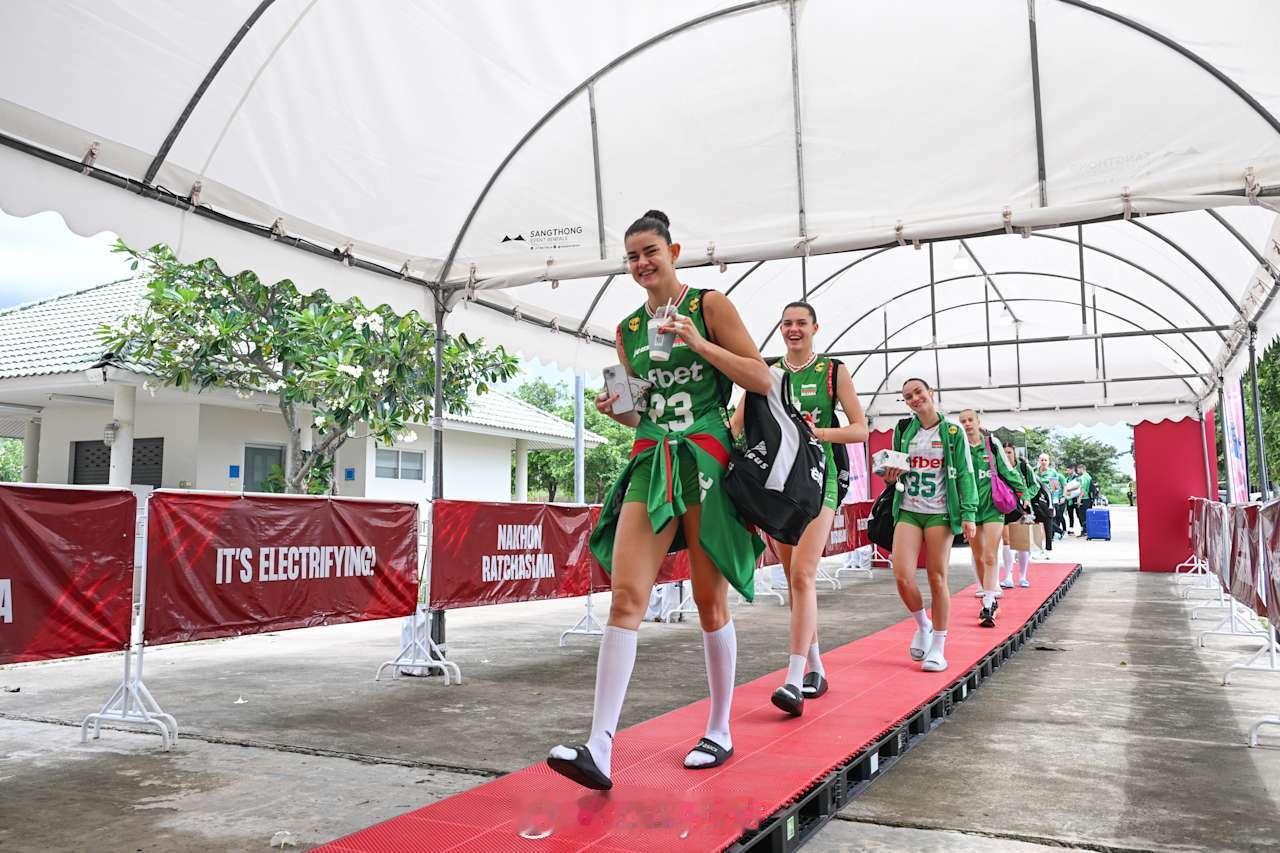 赛事主办方吸取昨天下雨积水的教训2025女排世锦赛排坛动态 ​​​