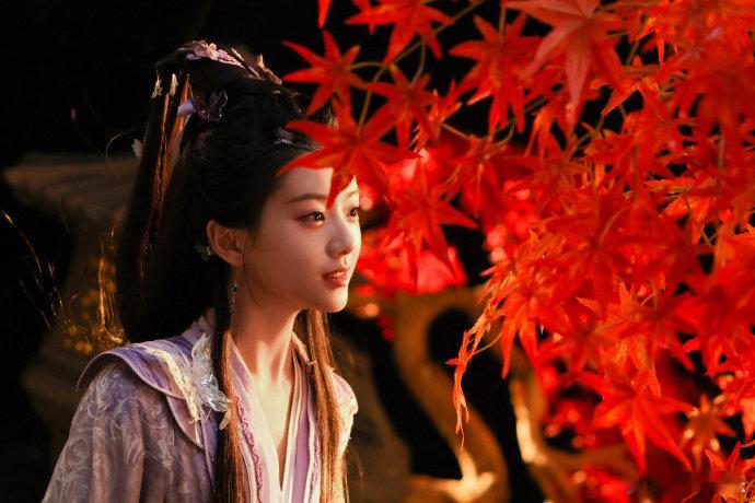 包上恩营业发了似火燃枝映九霄🍁四舍五入钟女侠在红叶下的剑舞！和钟女侠一起赏风赏