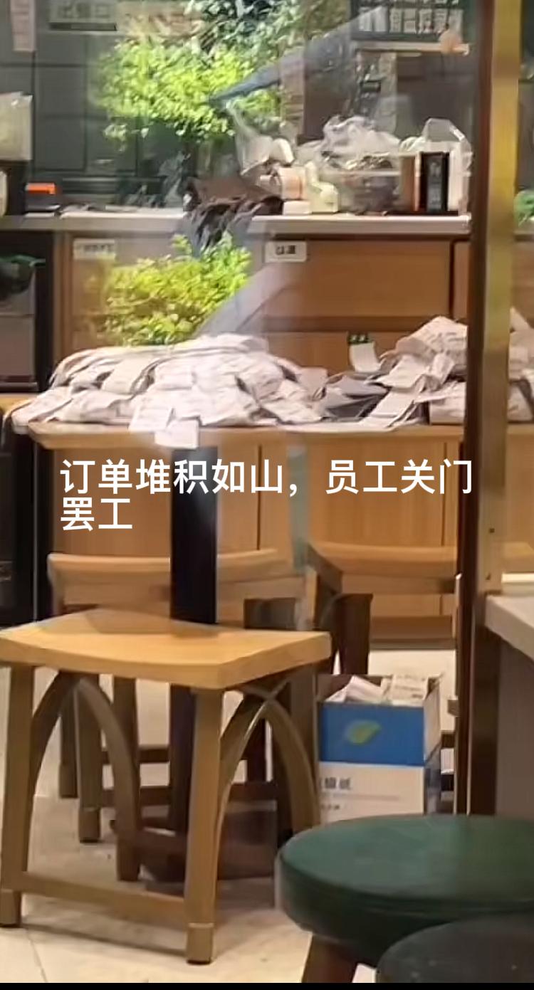 京东外卖上线后，另外两家大型外卖平台开启垂死挣扎模式，疯狂打价格战，自己给顾客优