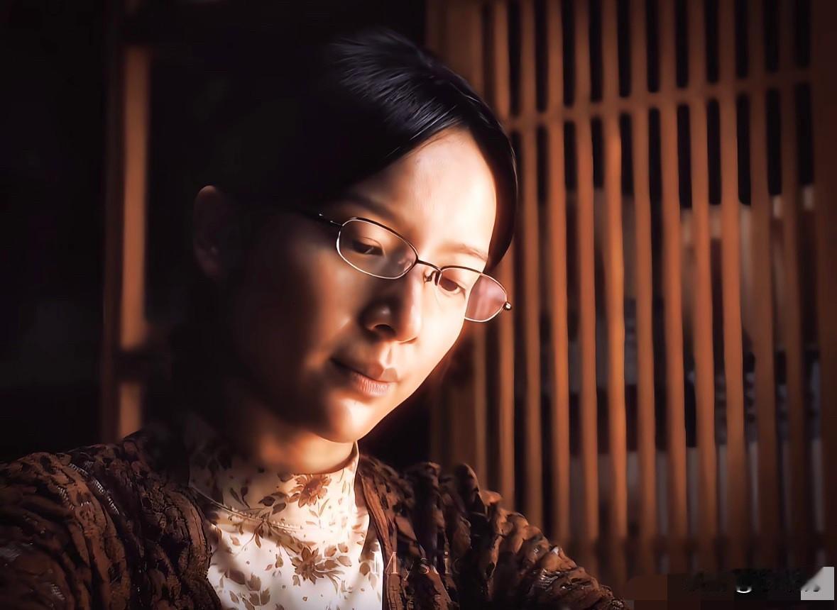 南枝从不愿承担风险帮助同胞，到主动相助，再到成为延续文化纽带的识汉字者，文字是一