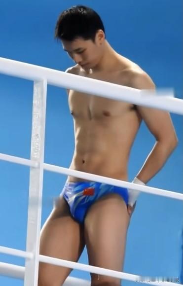 陈艾森在全运会中的跳水镜头，以后也许再看他的比赛现场会越来越少了，陈艾森不但颜值