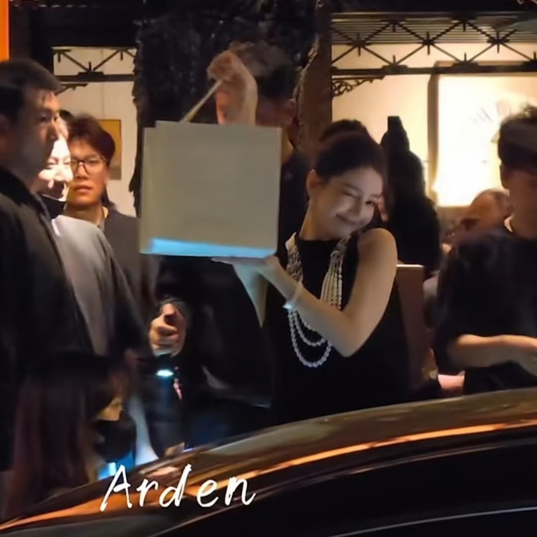 打野回来的阿纪迪丽热巴张碧晨合照宋威龙 热巴姐你好像提前放扇子了