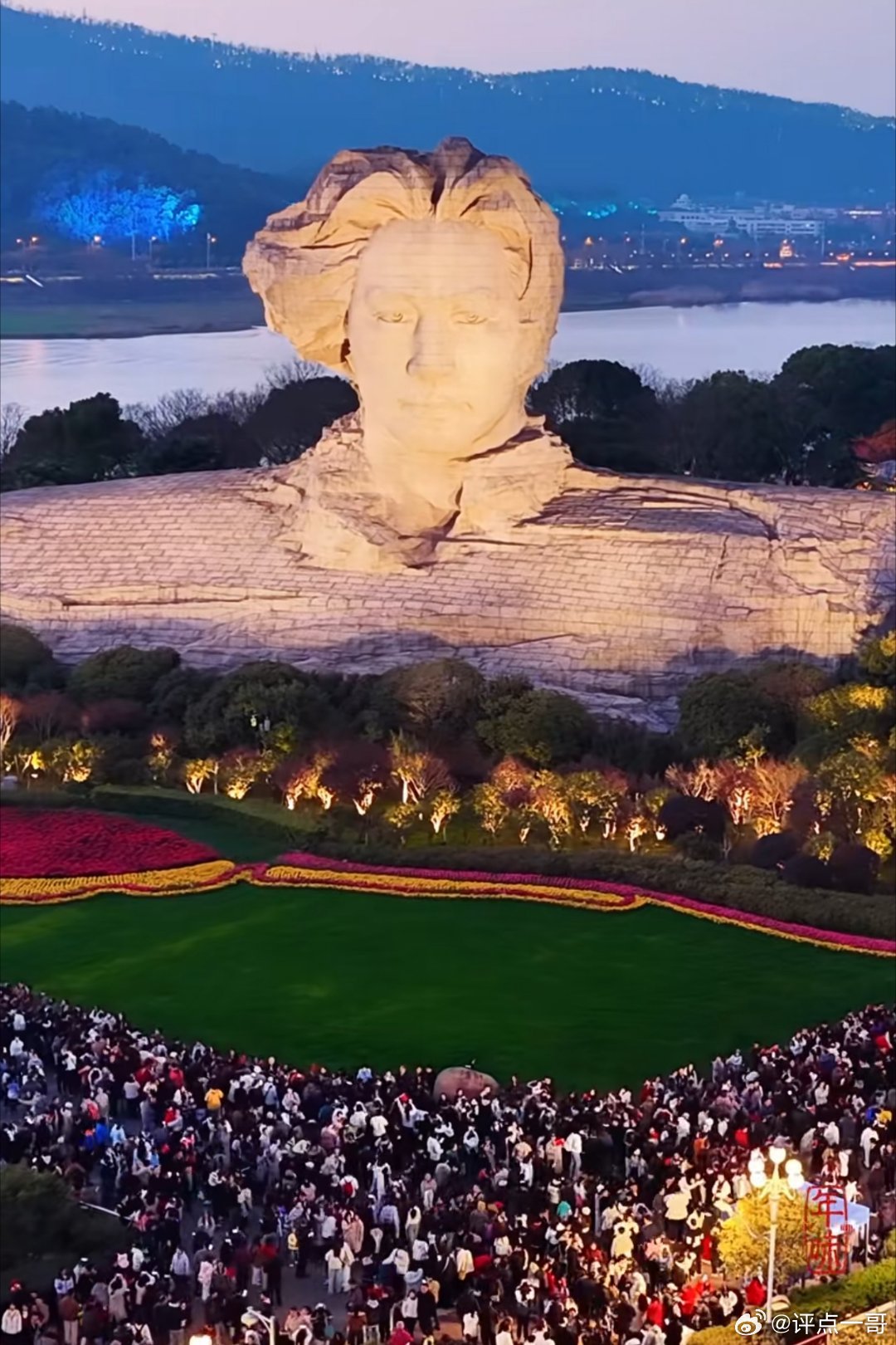 公者千古，民心的方向致敬伟大的教员！ 