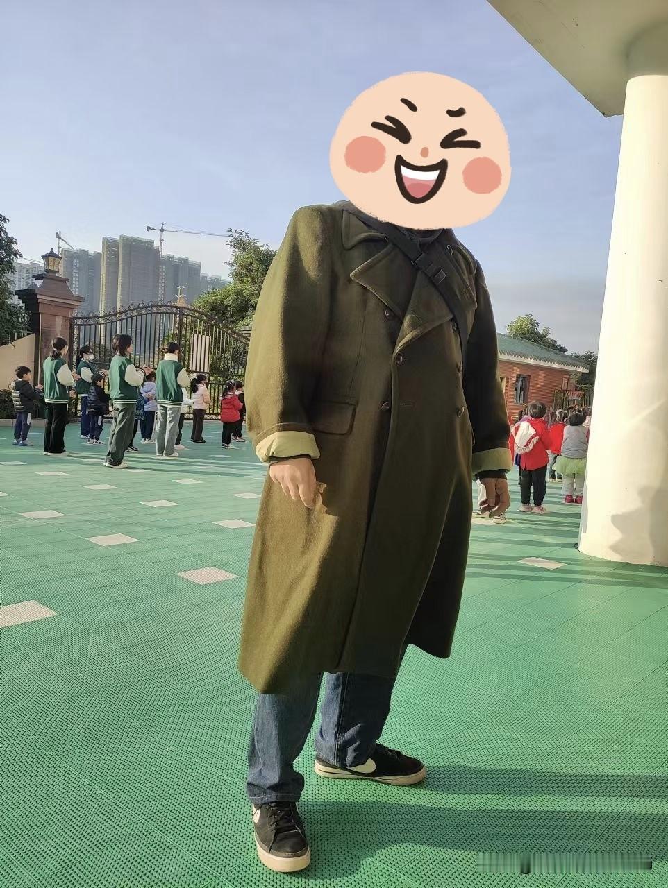 多年前我的一位舅舅送给我65式团以上干部大衣，70年代他在万山要塞担任团级干部时