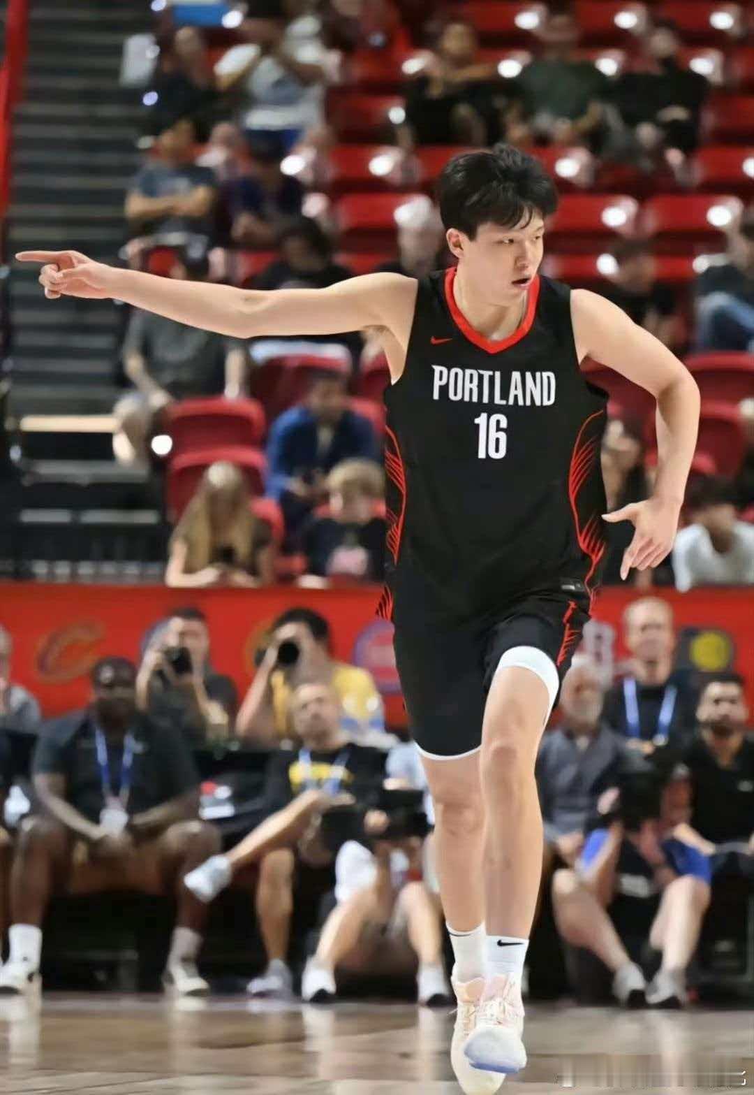 真不受待见！上一场8分4篮板3助攻，这一场被弃用？

杨瀚森是真的不受待见，多少