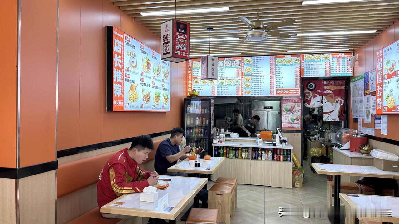台北人在苏州，上午去了趟市场，午餐就近在附近的小吃店解决。点了一份大排饭，有肉、