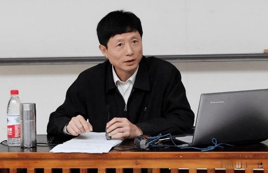 艾跃进曾说过：“让工人下岗，还要人家从头再来，你们为什么不从头再来呢？”说得好！