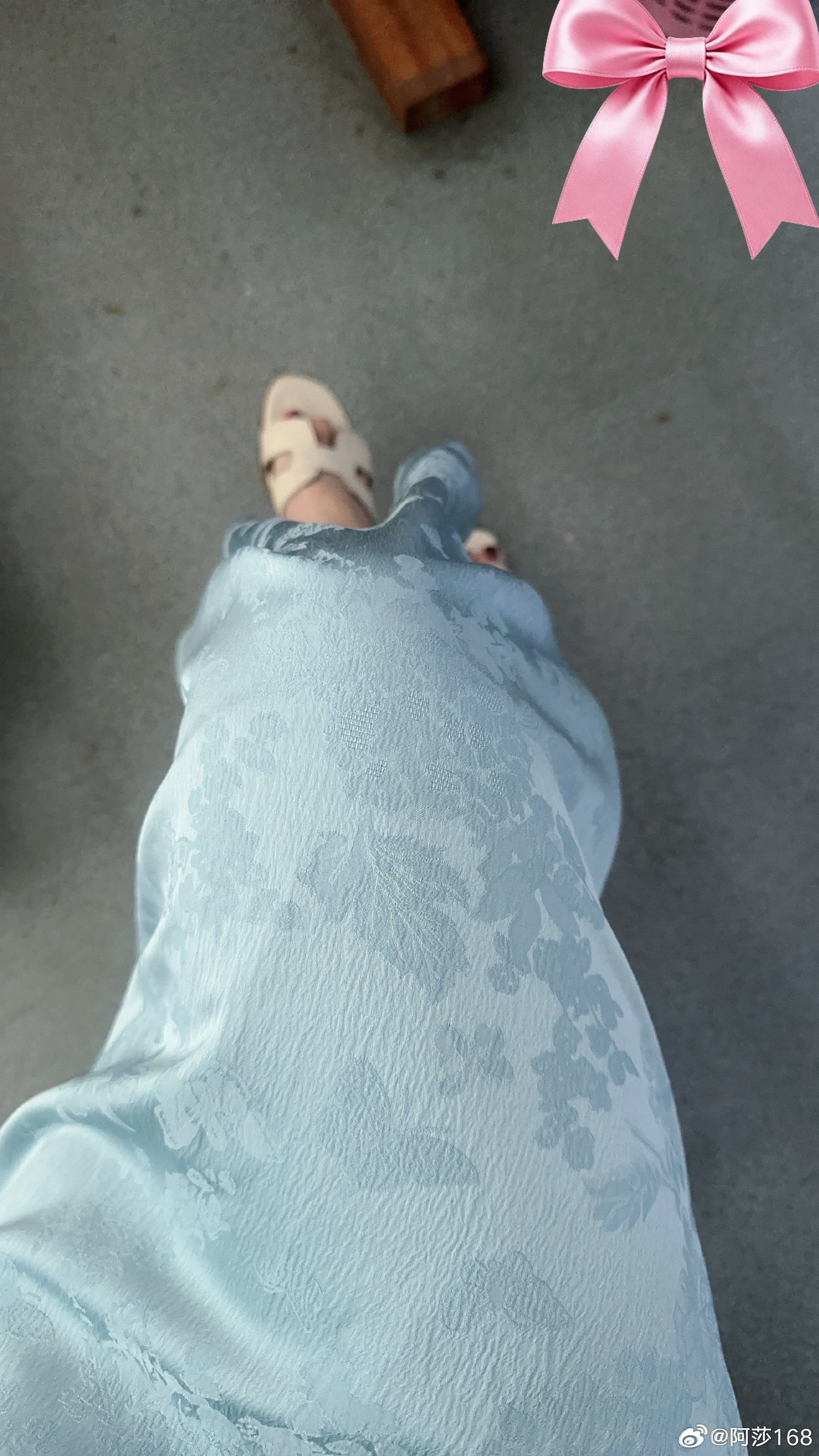 今天的蓝色提花缎面旗袍连衣裙👗深得我心今天穿什么 不伤仲永的小基地 OOTD