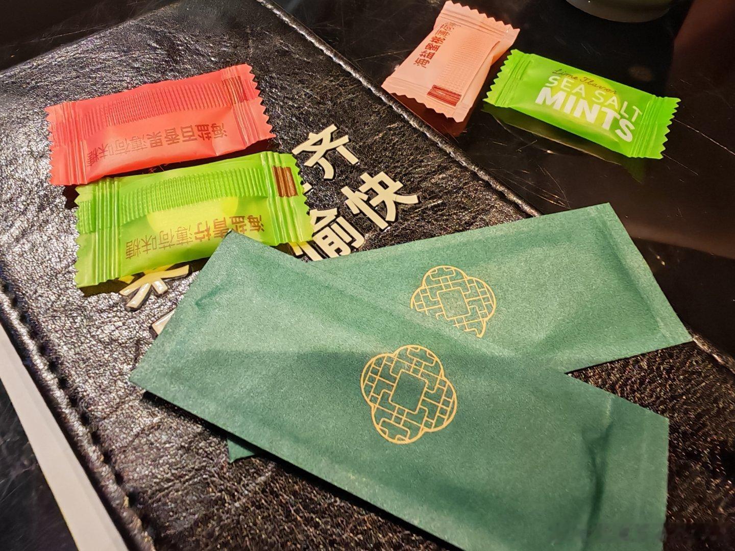 广州餐厅和广州食客有一个很神奇的默契：餐厅宁愿免停车、发牙线、派糖，也不提供免费