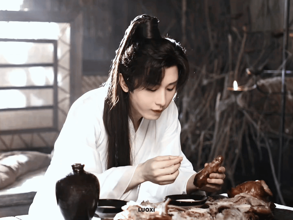 成毅 看你在镜头前绽放光彩，我的心里满是欢喜与自豪。你是我平凡生活里的诗与远方。