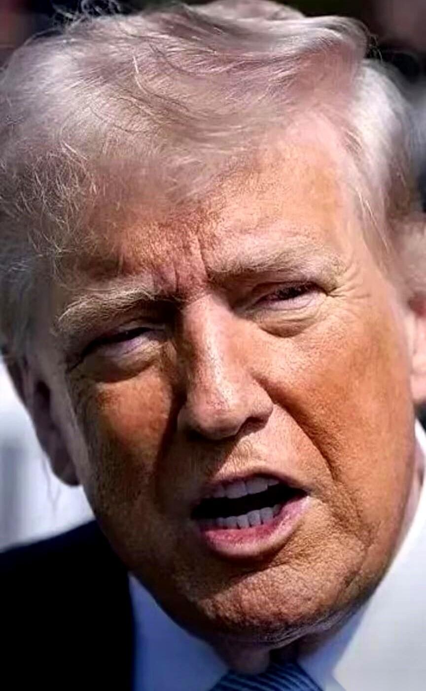 特朗普对着镜头摊开手，又一次抛出了他的“预言”。
4月17日，他突然对外放话：伊