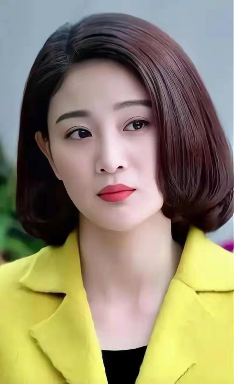 侯梦莎
淡妆写真