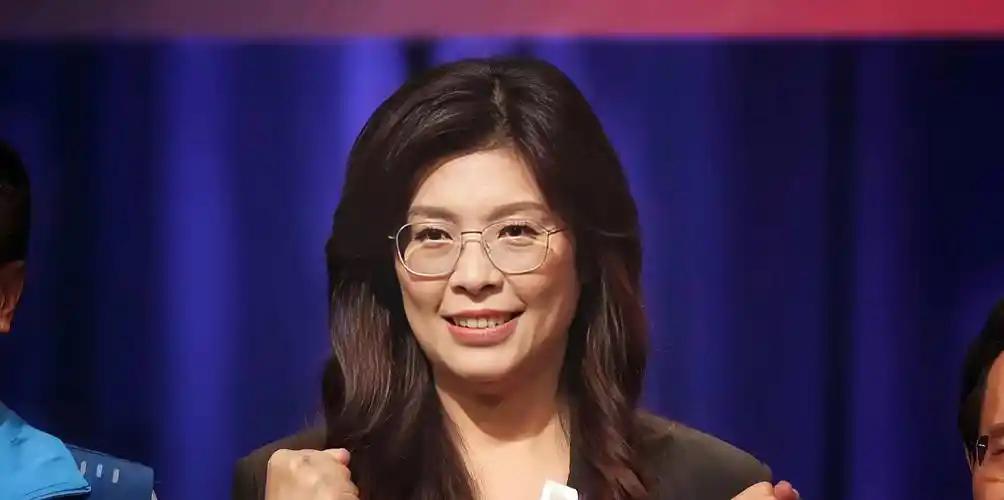 “有时候真搞不懂郑丽文，她居然把台湾领导人候选名额拱手让人！”11月20日台媒爆