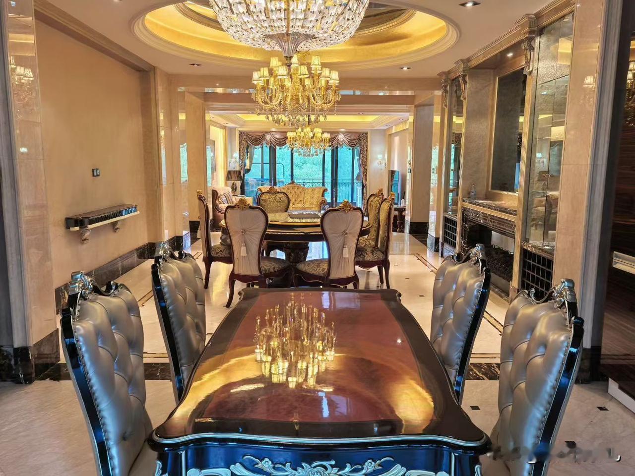 现在一点都不喜欢别墅了，
以前非常喜欢别墅，
感觉可以楼上楼下地跑，
自己住到上