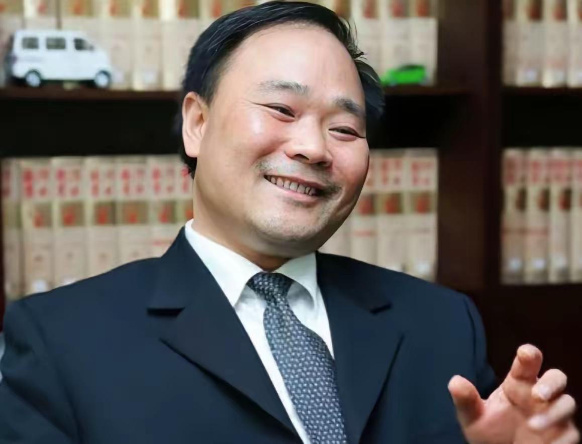 吉利汽车董事长李书福近期忍不住“破防”，无奈表示，现在全中国几乎所有造车新势力都