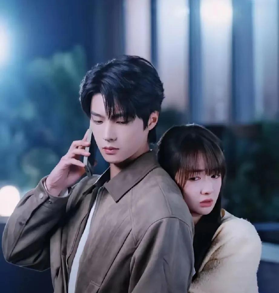 家人们谁懂啊！新短剧《窃光》直接虐哭我😭！初夏和邵巍的组合超有感觉，女主可爱动