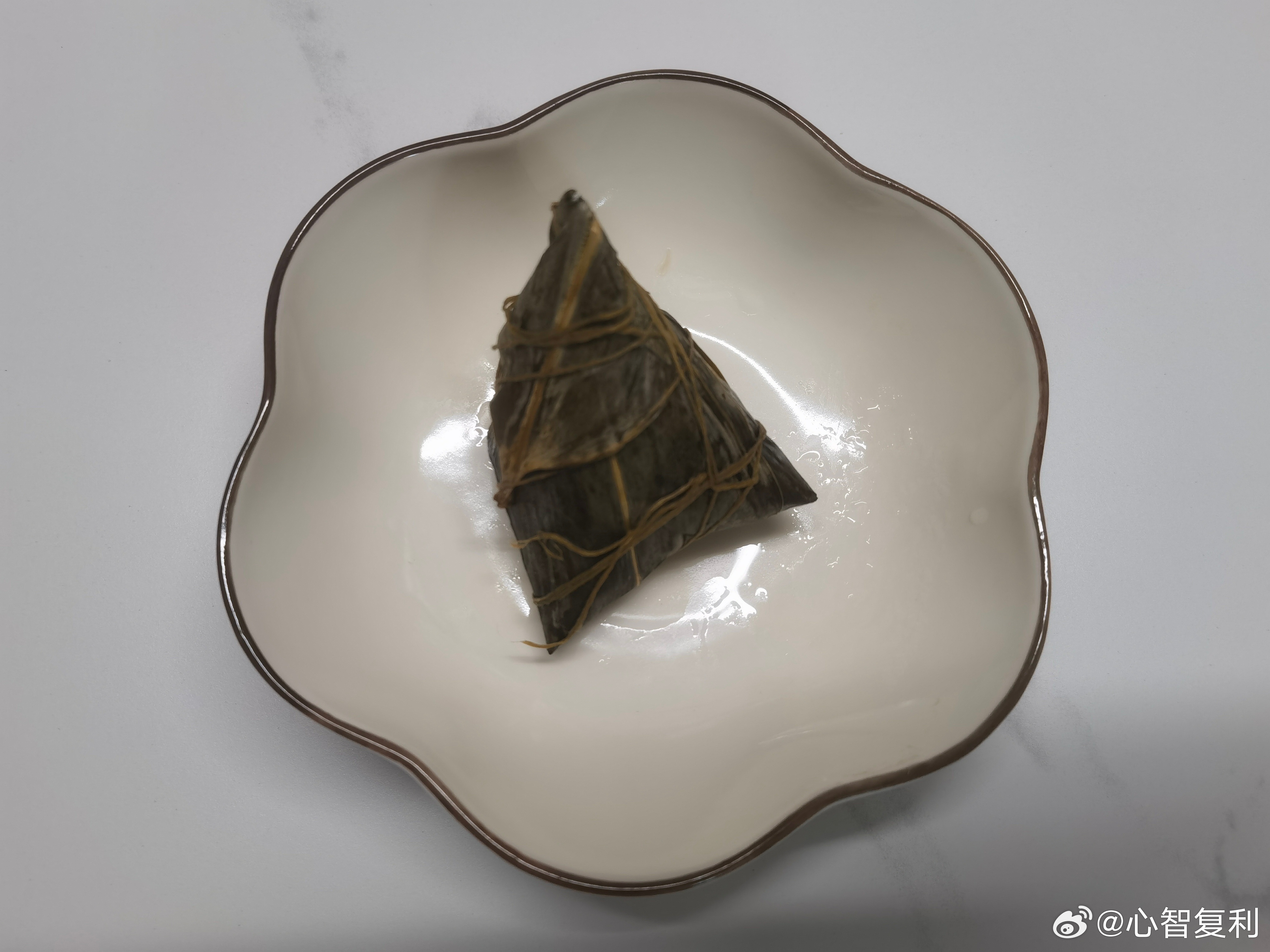 早上吃个粽子 刚刚好待会就可以安排午餐了 