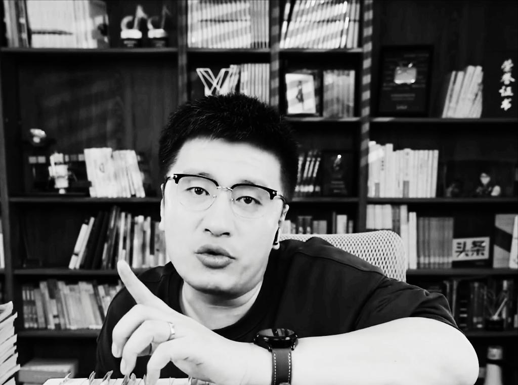 遗憾，张雪峰走了
这是个非常遗憾的消息，这个本名张子彪的教育圈顶流，最终还是没能