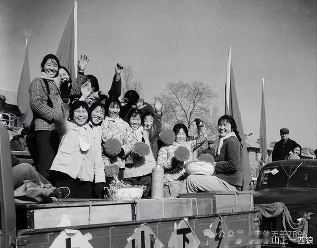 【太令人怀念了！七十年代的中国，居然是这个样子】鸡蛋一毛钱能买11个 , 猪肉5