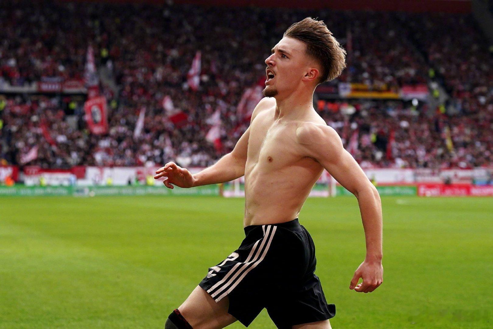 【伤停】拜仁小将卡尔右大腿后侧肌肉撕裂，预计缺席3周时间，无缘对皇马的欧冠1/4