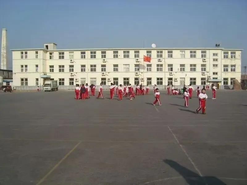 甘井子区营城子街道原后牧小学房屋及场地整体招租

因生源减少，大连市甘井子区营城