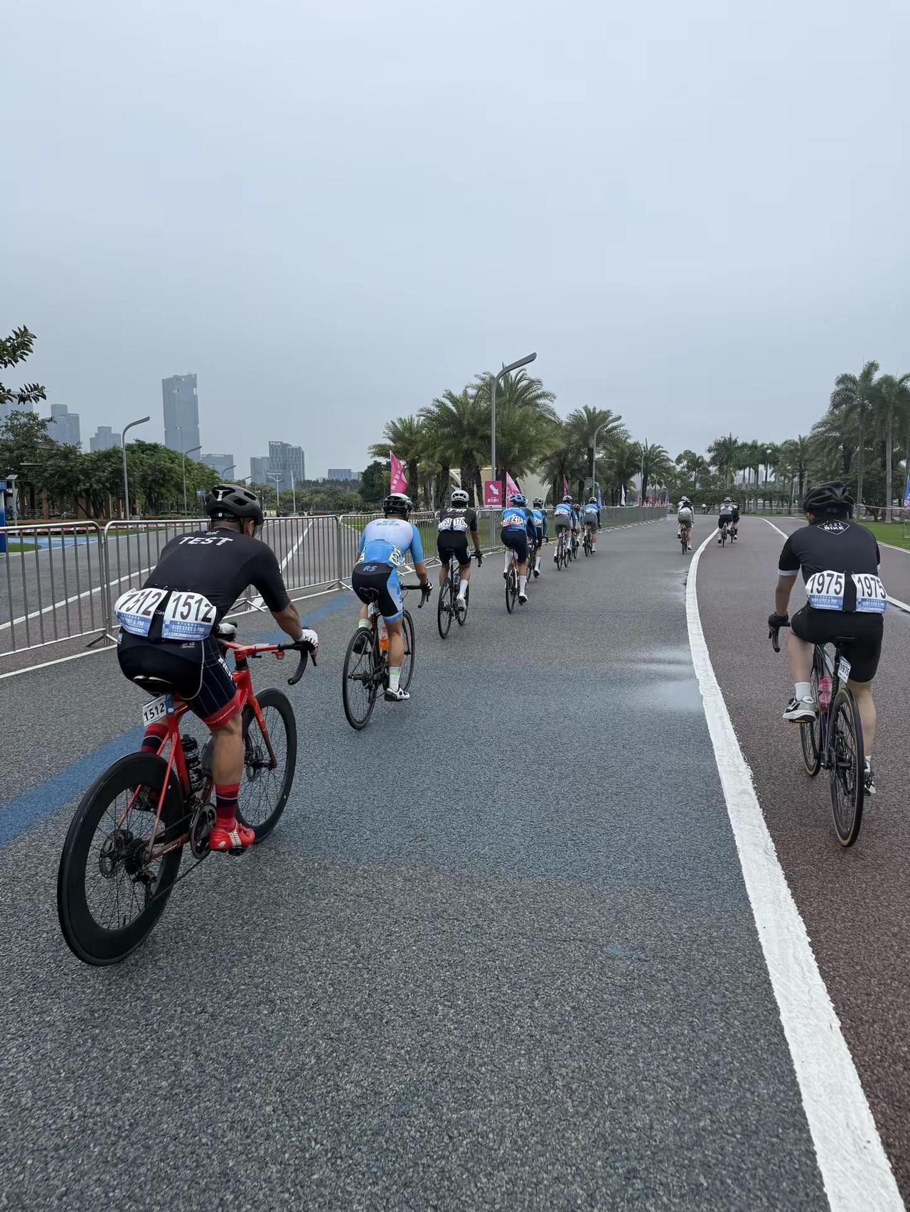 🚵‍♂️骑车健身两不误 厂二代 plov