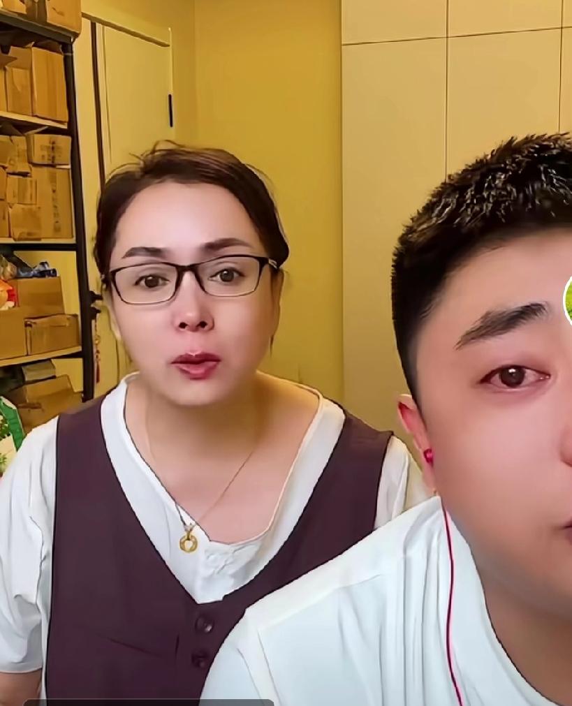 王亮和刘程一样一样的命运多桀。有了后妈就有后爹。都属于姥姥不疼，舅舅不爱的那种。