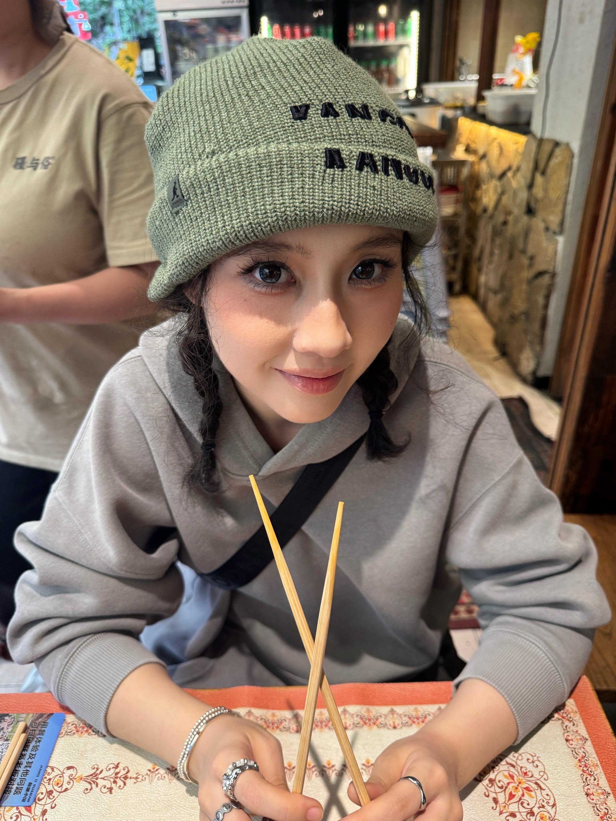 这个妆三分之一都是眼睛