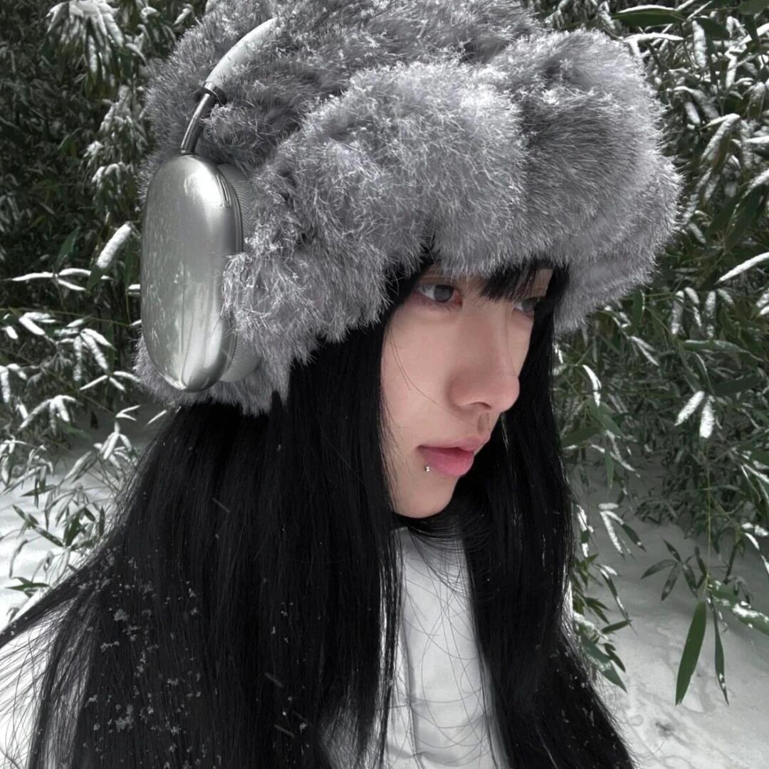 𝐒𝐇𝐀𝐑𝐄🫧 | ins风高质阳光明媚头像背景图搭配  专栏 · ?