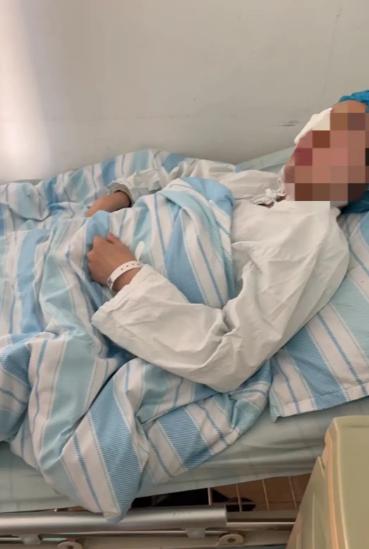 "离大谱！"浙江瑞安，42岁小学英语老师课间看到1男1女2名6年级学生在教室里打