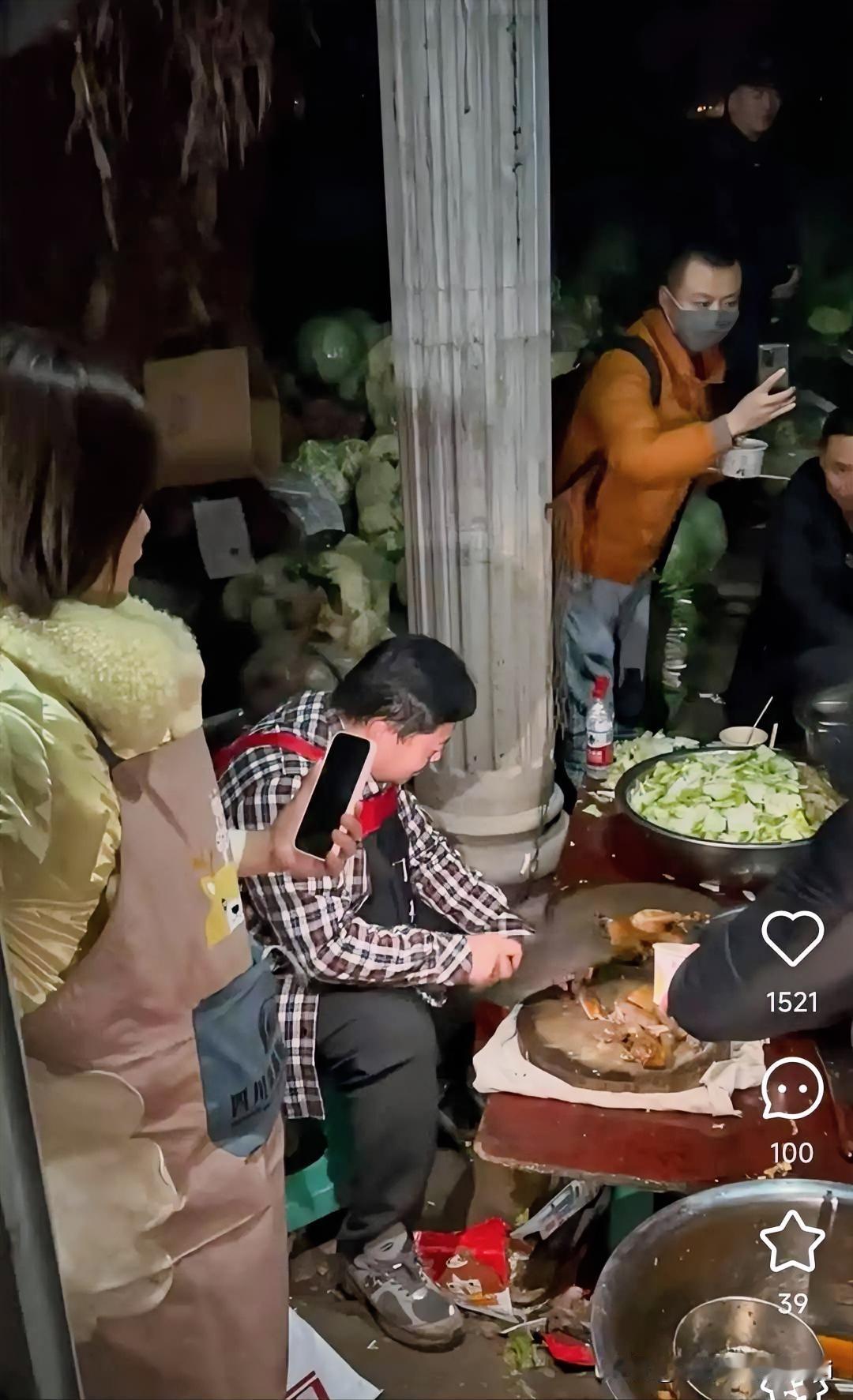 刷了10万礼物的榜一大哥来见呆 呆，
我没惊讶

毕竟他待了一分钟就走了，让我惊