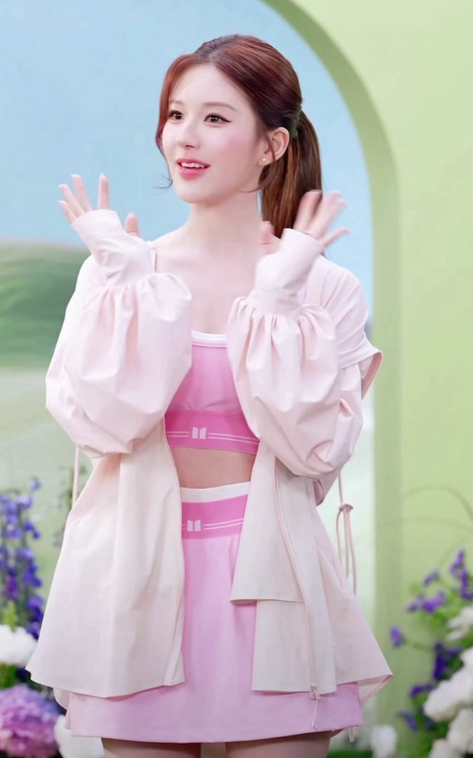 今晚当红95🌸直播截图：赵露思 田曦薇 