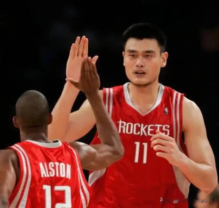 街球场上他为王，NBA赛场却只能勉强首发！

NBA“强中更有强中手”，众多球星